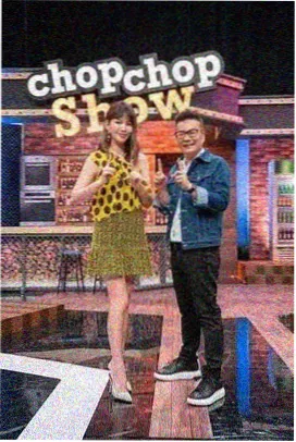 纪录题材图鉴封面，分拣台与归档纸箱的暖灰画面